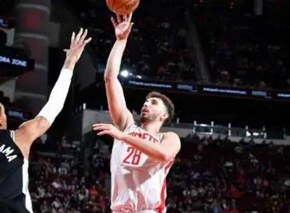 火箭输公牛1喜3忧！申京连暴，谢泼德+乌度卡辣眼，替补无得分！