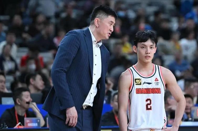 广东3消息！杜锋深夜爆料新大外，威姆斯或加盟教练组，徐杰反击