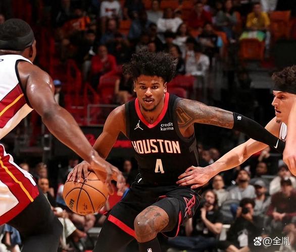 备战季后赛的心态格林：布克提醒我是时候全神贯注了