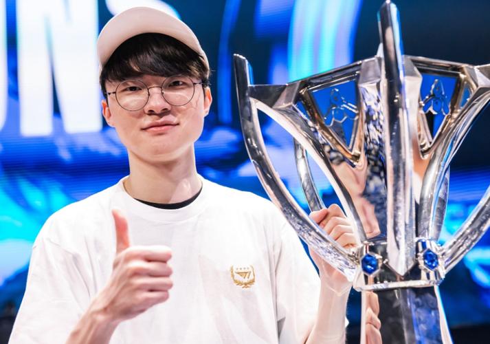 Faker：以前和Scout选手同队他很受哥哥们喜爱有点四次元的感觉