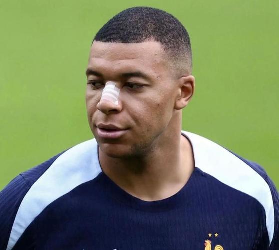 足坛一夜综述！法国仍31，姆巴佩纪录终结，热刺重金请帅遭拒