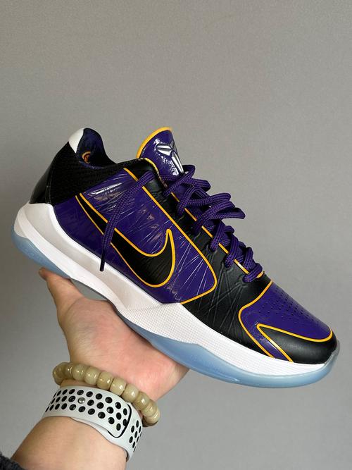 巴萨下赛季客场球衣曝光：保留科比元素，紫金配色致敬湖人