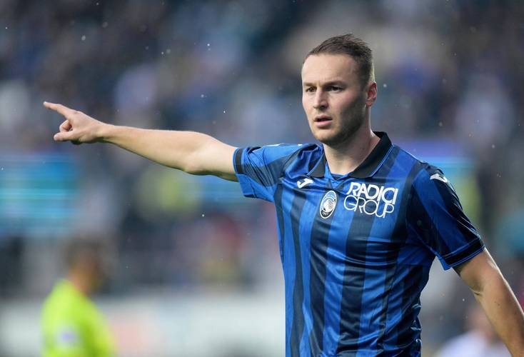 记者：如果库普梅纳斯离队，尤文可能追乌加特