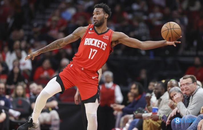 逐渐回暖！火箭官方发布赢球海报：伊森当选封面人物