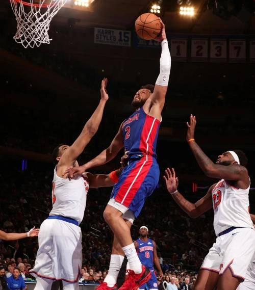 雄鹿队波蒂斯力挺活塞队坎宁安,反对65场规则:我认为这不公平