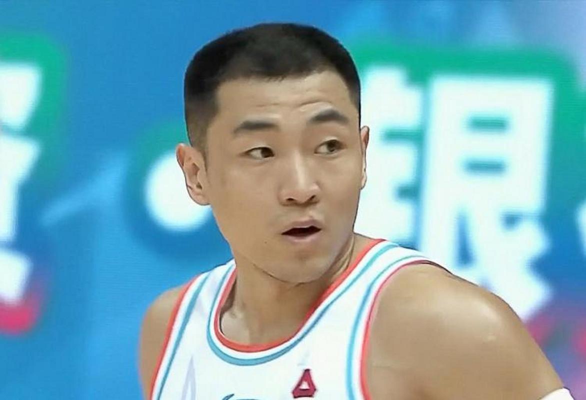 组织没问题！高诗岩送8助攻另3中2拿到5分3篮板