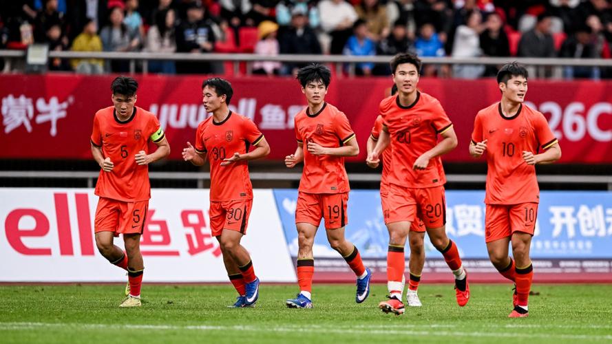 十人大换血U19国足唯有郭五岳坚持首发苗润东与杨铭锐则坐镇替补席_中超直播