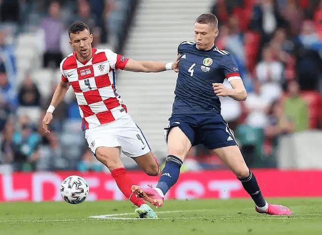 意大利对波黑4胜1平1负占据优势，上次做客泽尼察球场30大胜波黑