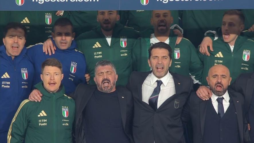 今夜一战定乾坤！赛前意大利众将以及加图索、布冯高唱国歌