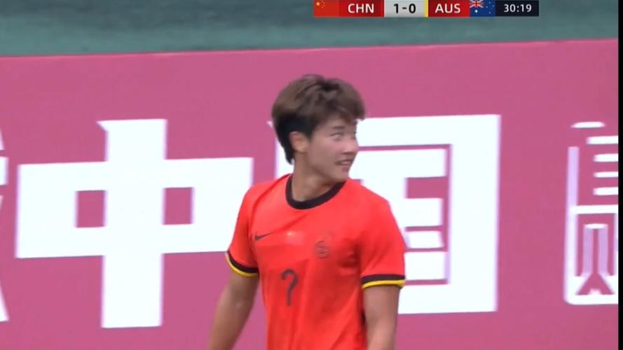 你来我往！杨铭锐禁区外打门折射入网，U19国足24仍落后澳大利亚