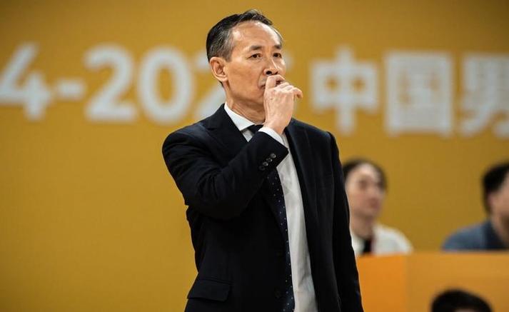 北京钱白花!许利民带队进攻单打,防守漏人,篮板狂丢,三不像了