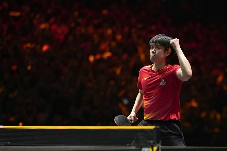 王楚钦30击败卢伟,成功晋级世界杯男单16强