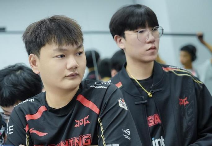 韩网热议T1不敌KT：T1亚运会国代0人！历代级上单差距