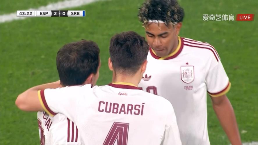 19岁恩德里克赛后与妻子拥吻,他造点+助攻帮助巴西队取胜