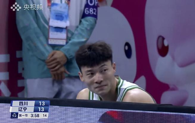 有点陌生！鄢手骐半场4中4高效拿下10分1板1助1断全队唯一上双