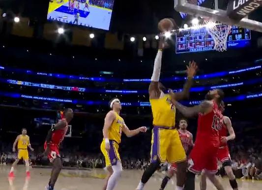 劲量小子！阿门上半场7投3中砍8分8板2助2断3个前场板&正负值+8