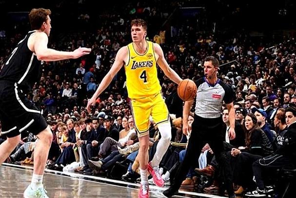 发展联盟赛场又一次起到了关键性的作用，湖人真不打算转正他吗